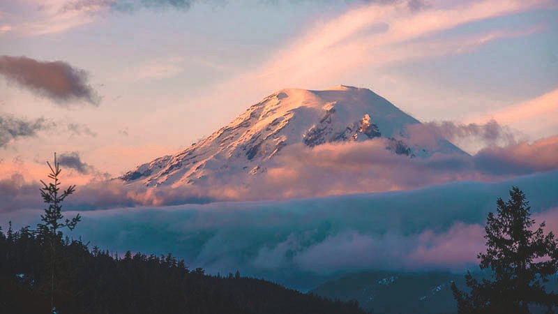 Clouds surround Mount Rainier in this Chronicle file photo.